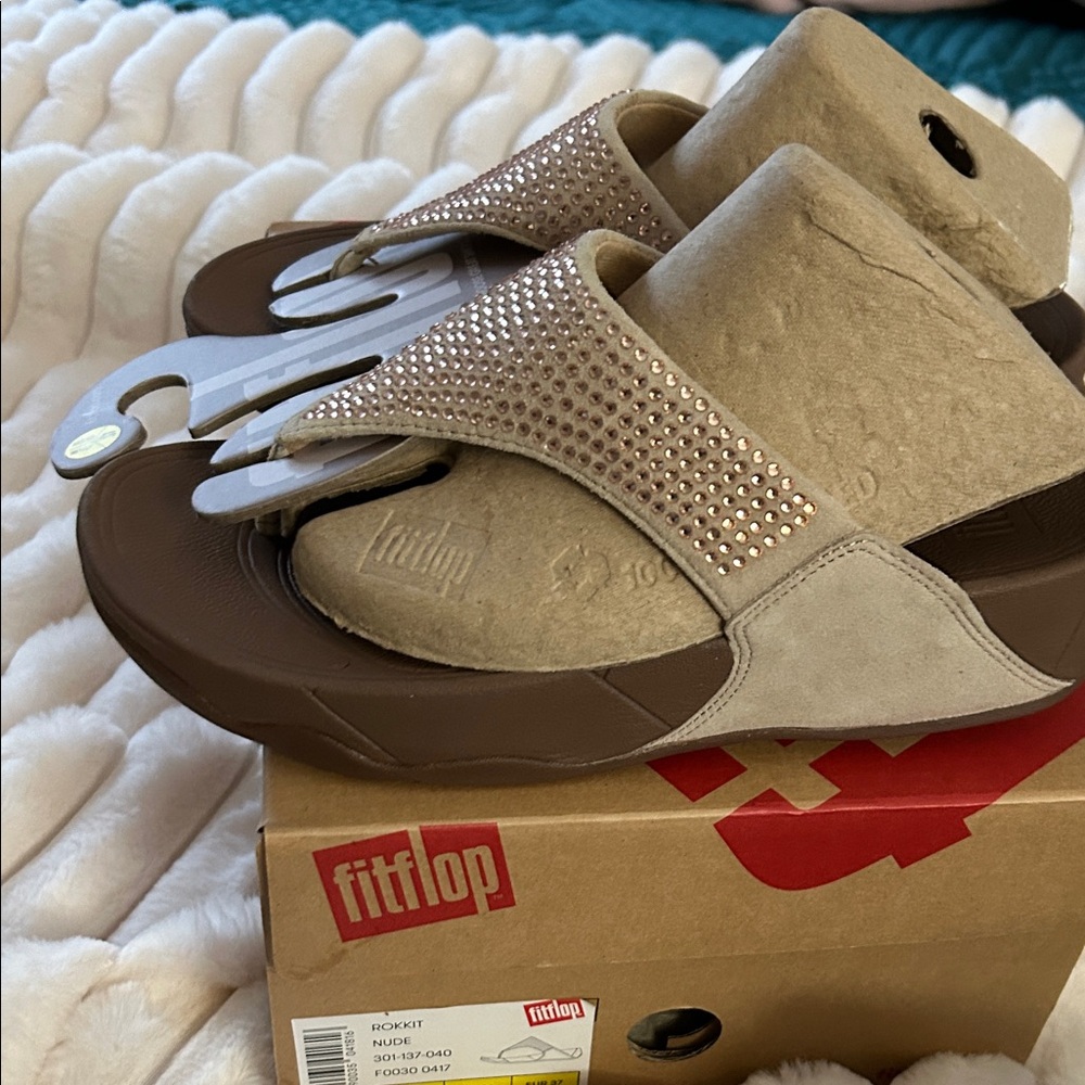 FitFlop Rokkit Nude Women's Beige Crystal Sandals size 6 NWT - Picture 3 of 10